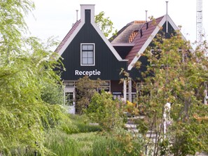 Unclassified image, 3 of 40, button - Detached Holiday Home on Markermeer near Amsterdam (Uitdam)