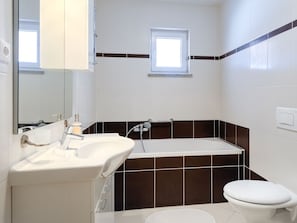 Hair dryer, towels - Modern Apartment With Pool, Wi-fi and air Conditioning, Ideal for a Family (Porec)