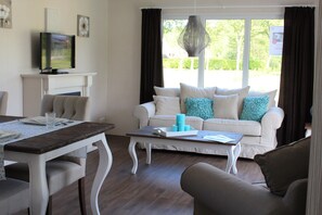 House | Living room - Comfortable Chalet Located in Green Achterhoek (Lochem)