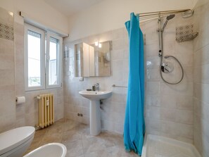 Apartment | Bathroom - Belvilla by OYO La Casa di Fabio (Rome)
