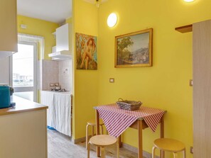 Apartment | Dining - Belvilla by OYO La Casa di Fabio (Rome)