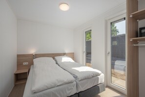 Chalet | 3 bedrooms, individually furnished - Modern Lodge With Dishwasher, Near Helmond (Mierlo)