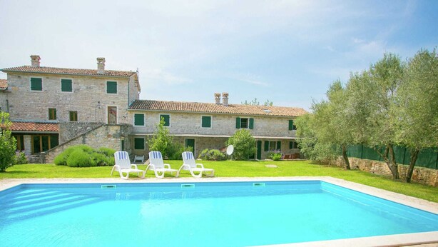 Outdoor pool - Beautiful Holiday Apartment Surrounded With a Stone Wall With Pool and Garden (Sveti Lovrec)