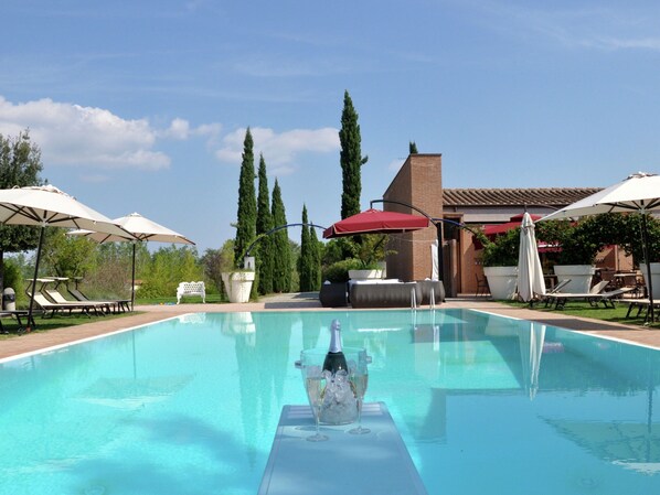 Outdoor pool - Cozy Apartment With Terrace in Tuscany (Capannoli)
