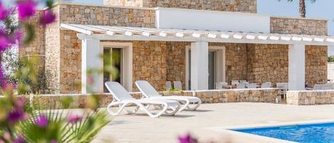 Villa | Pool | Indoor pool, outdoor pool