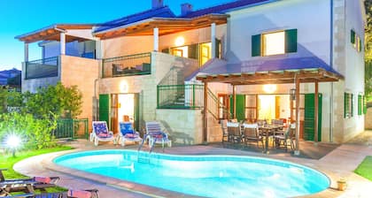 Superb Villa With Private Pool and Garden
