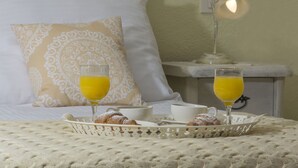 3 bedrooms, bed sheets