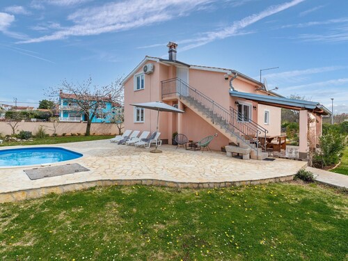 Beautiful Villa for up to 6 Persons With Private Pool and Garden