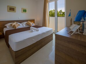 2 bedrooms, individually furnished, iron/ironing board - Comfortable Villa Apartment With Swimming Pool and Sea View (Crikvenica)