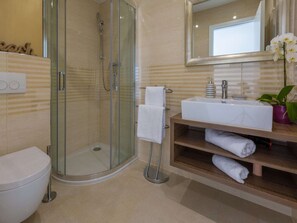 Bathroom - Comfortable Villa Apartment With Swimming Pool and Sea View (Crikvenica)