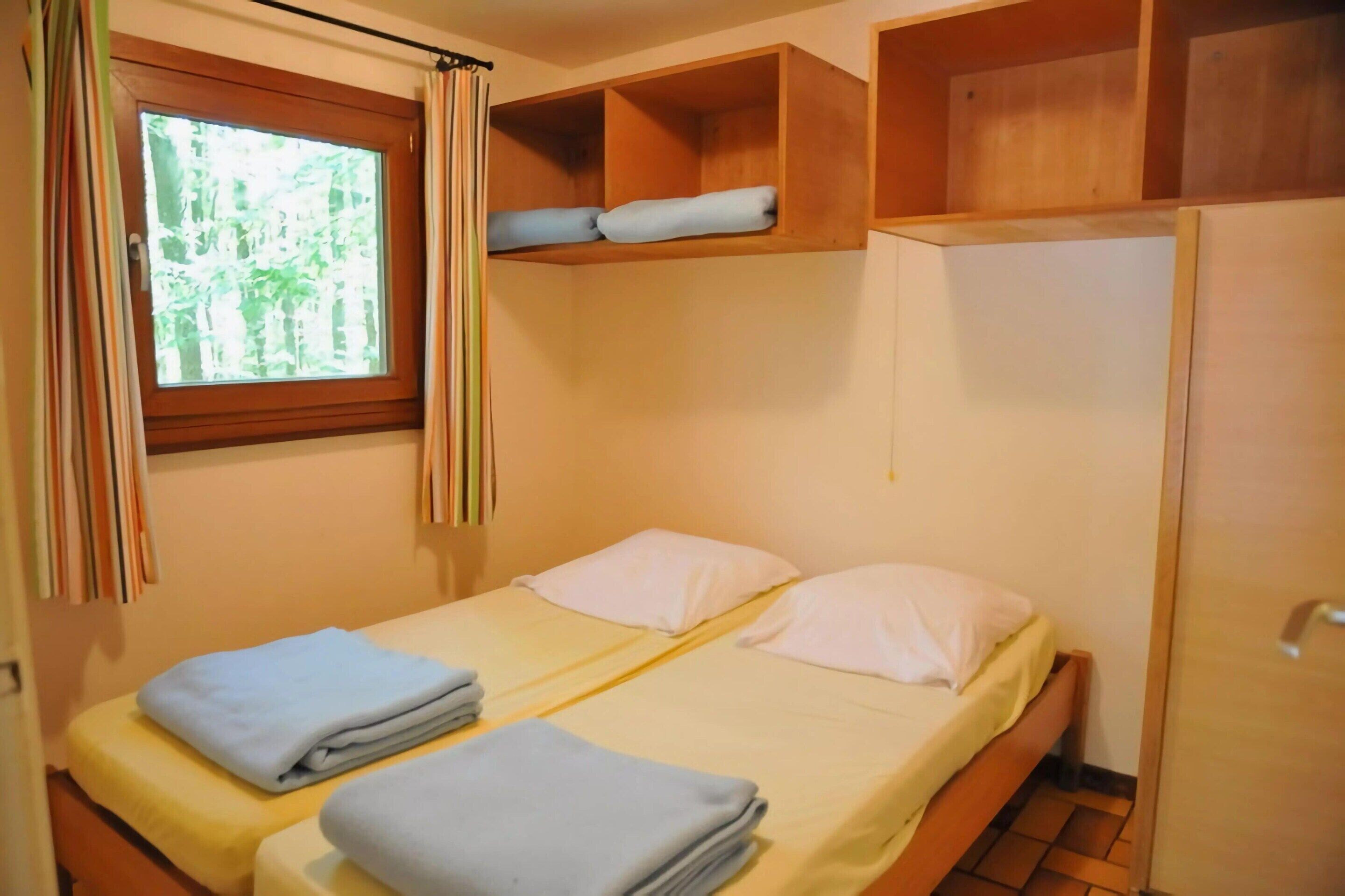 Chalet | 2 bedrooms, individually furnished