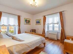 Villa | 4 bedrooms, individually furnished, bed sheets