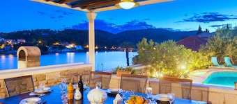 Beautiful Villa With Private Swimming Pool at Selca