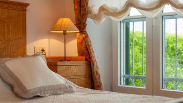 Villa | 4 bedrooms, individually furnished, bed sheets