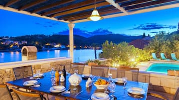 Villa | Outdoor dining