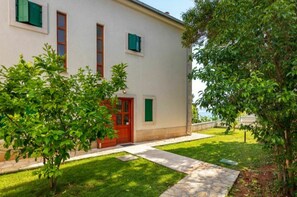 Villa | Exterior - Spacious Villa at Stunning Island of Hvar With Private Pool (Hvar)