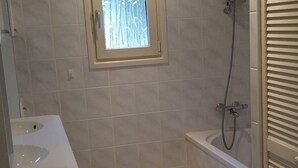 Bathroom - Composed Holiday Home With a Dishwasher, in the Achterhoek (Lochem)