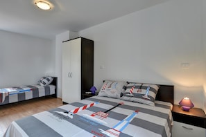 House | 2 bedrooms, individually furnished, bed sheets - Holiday Home Liznjan With Pool Near Beach (Liznjan)