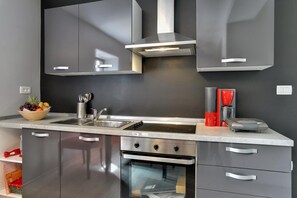 House | Private kitchen - Holiday Home Liznjan With Pool Near Beach (Liznjan)