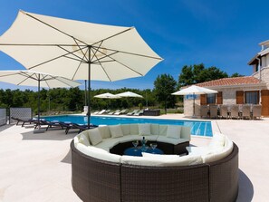 Balcony - Villa in Brtonigla With State of the Art Fixtures & Pool (Brtonigla)