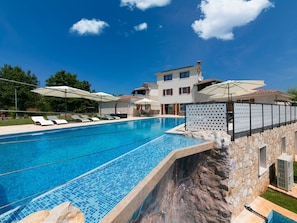 Exterior - Villa in Brtonigla With State of the Art Fixtures & Pool (Brtonigla)