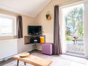 Living area - Comfortable Chalet Near Park De Veluwe (Otterlo)