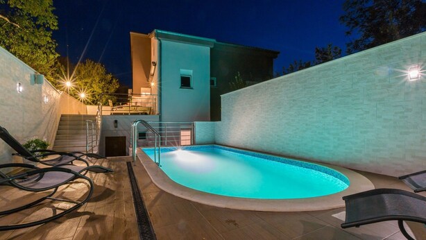 室外游泳池