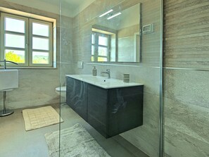 Shower, towels