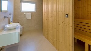 Shower, towels - Modern Villa With Swimming Pool and Sauna in Crikvenica (Crikvenica)