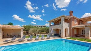 Unclassified image, 3 of 40, button - Spacious Villa With Private Swimming Pool in Kaštelir (Kastelir-Labinci)