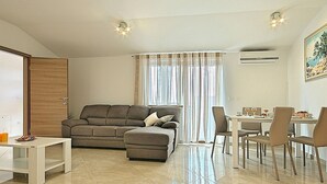 Living room - Superb Comfortable With Private Swimming Pool and Several Terraces (Svetvincenat)