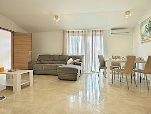 Living room - Superb Comfortable With Private Swimming Pool and Several Terraces (Svetvincenat)