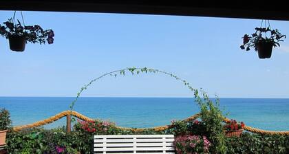 Detached Seafront Villa With Private Access to the Beach