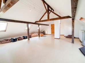 House | Game room