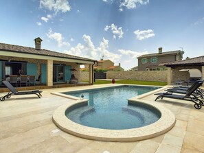 Pool - Lovely Holiday Home With Private Pool (Svetvincenat)