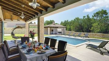 Villa | Pool | Indoor pool, outdoor pool