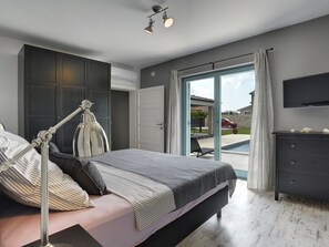 4 bedrooms, individually furnished, iron/ironing board, bed sheets - Lovely Holiday Home With Private Pool (Svetvincenat)