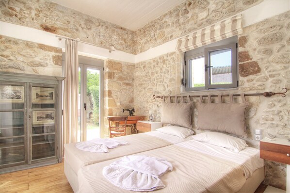 Villa | 4 bedrooms, individually furnished