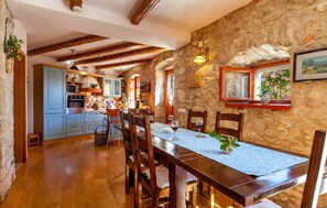 Villa | Dining