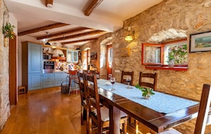 Villa | Dining
