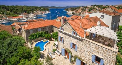 Heritage Villa near Milna with Private Swimming Pool