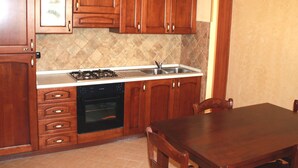 Private kitchen - Comfortable Apartment With AC Very Close to the Sandy Beach (Castelvetrano)