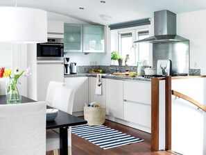 Private kitchen - Stylish Stay on the Water (Loosdrecht)