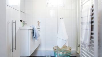 Mobile Home | Bathroom | Towels