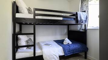 House | 2 bedrooms, bed sheets