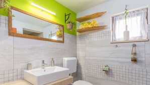 Bathroom - Welcoming Holiday Home With Private Pool in Nova Vas (Brtonigla)