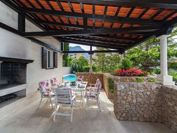 Villa | Dining