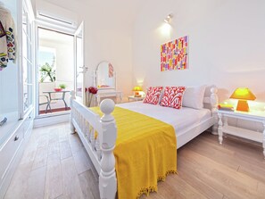 5 bedrooms, individually furnished, iron/ironing board, bed sheets - Charming Villa With Private Swimming Pool in Dalmatia (Baska Voda)