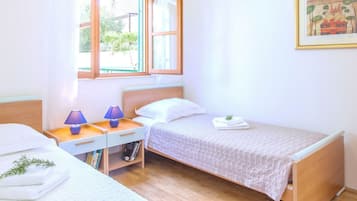 Vila | 4 quartos, individualmente mobiliados, ferros/tábuas de passar roupa