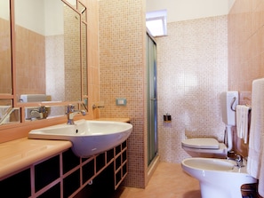 Shower, towels - Cozy Apartment With air Conditioning Near the Sea (San Vito Lo Capo)